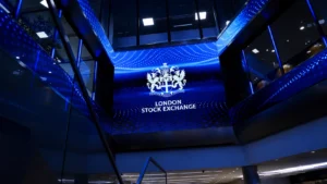 London Stocks Fall as Global Bond Selloff and Middle East Tensions Weigh on FTSE 100