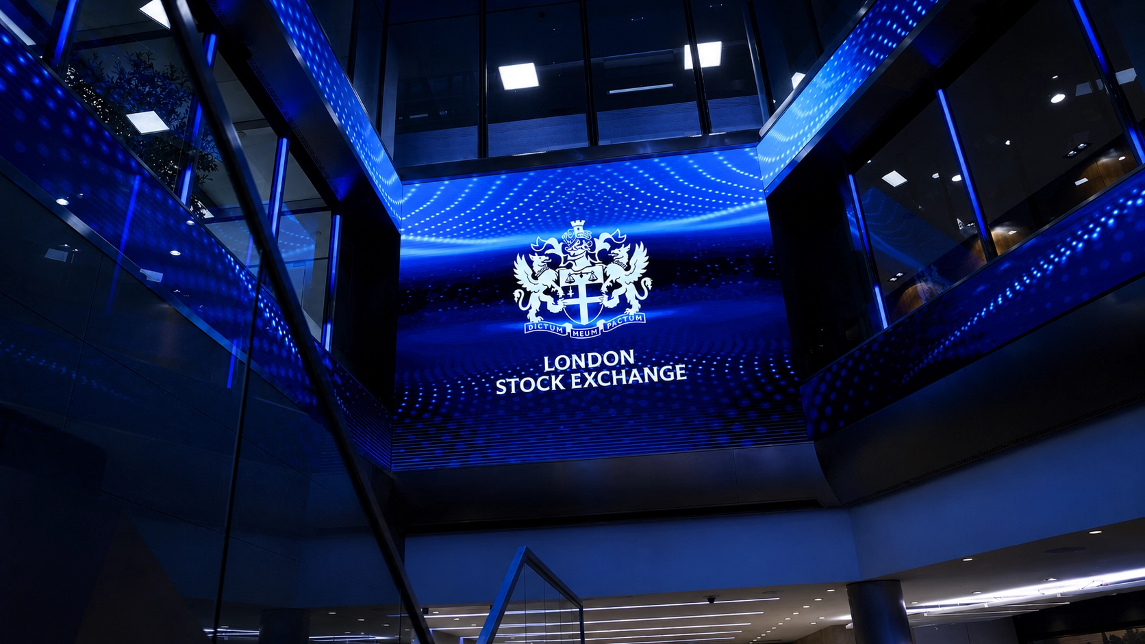 London Stocks Fall as Global Bond Selloff and Middle East Tensions Weigh on FTSE 100