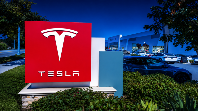 NHTSA Opens Formal Audit Into Nearly 1,000 Tesla Cybercabs Over Controls